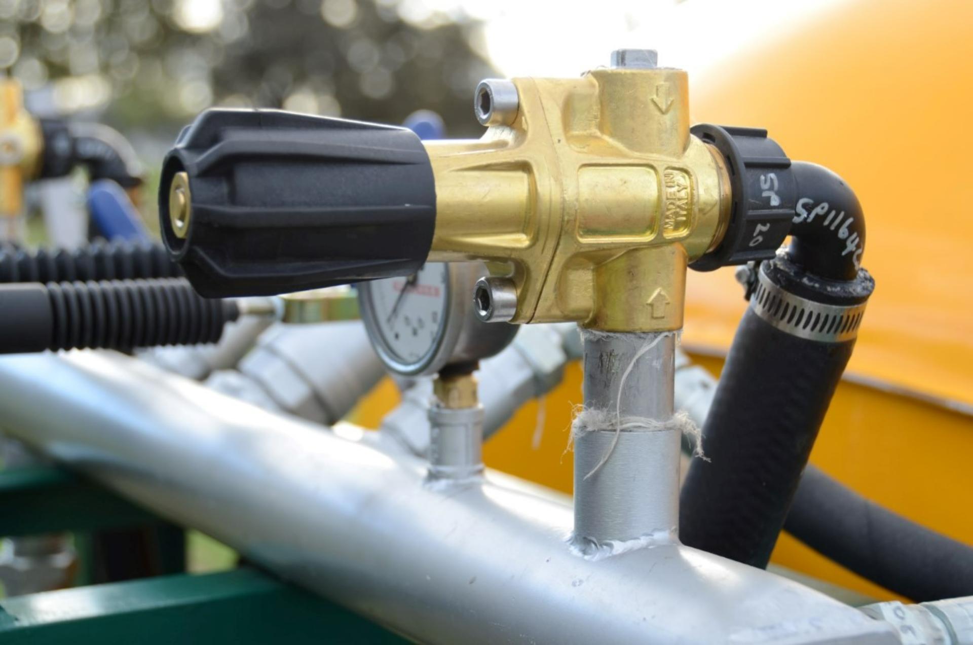 REGULATOR-ON-AR-TOWER-SPRAYER